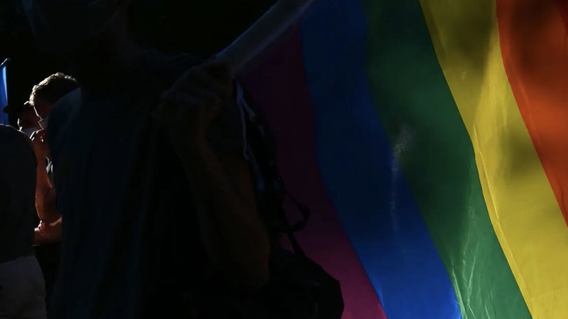 Cosenza, 16enne picchiato dallo zio: “Non vogliamo gay in famiglia, muori!” preview