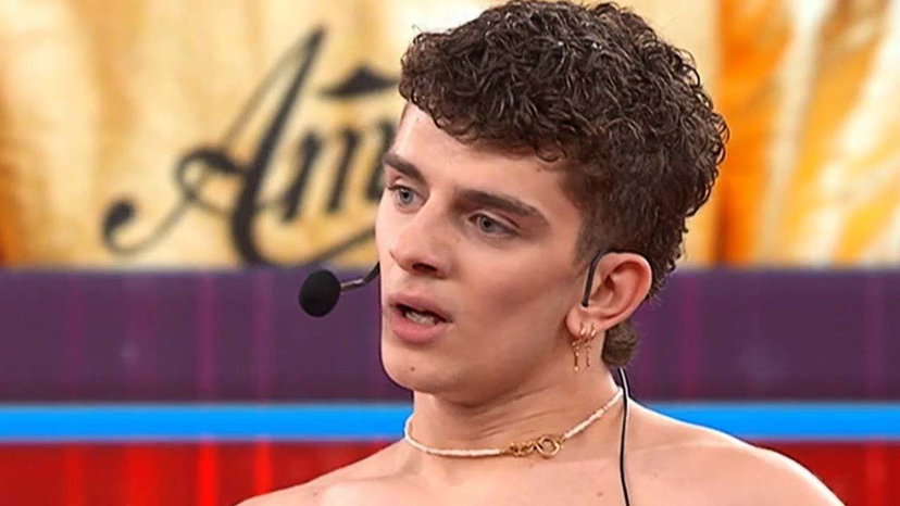 Dario Schirone duramente criticato piange durante la semifinale preview