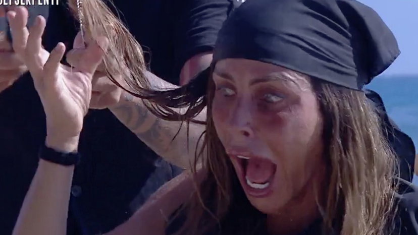 Guendalina Tavassi si fa tagliare i capelli a L’Isola dei Famosi: “Sono pelata!” preview