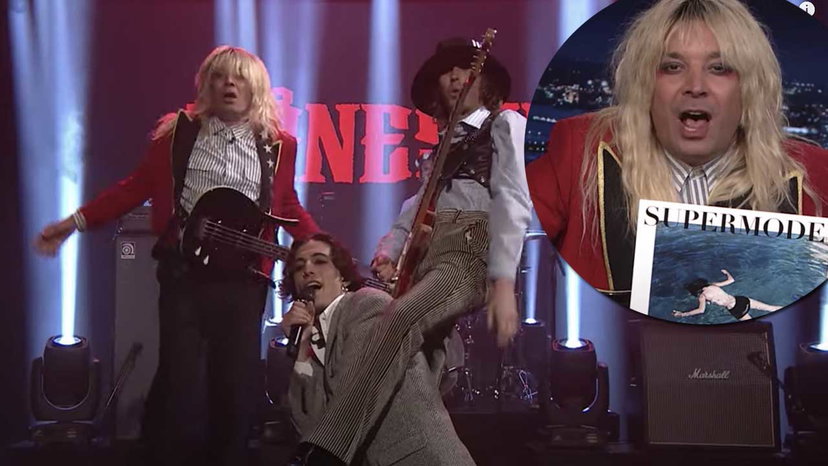 Jimmy Fallon si esibisce al posto di Victoria insieme ai Maneskin preview