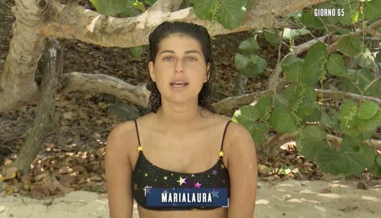 Maria Laura De Vitis piange a L’Isola dei Famosi: “Carmen mi ha pugnalato alle spalle” Maria Laura De Vitis piange a L’Isola dei Famosi: “Carmen mi ha pugnalato alle spalle”