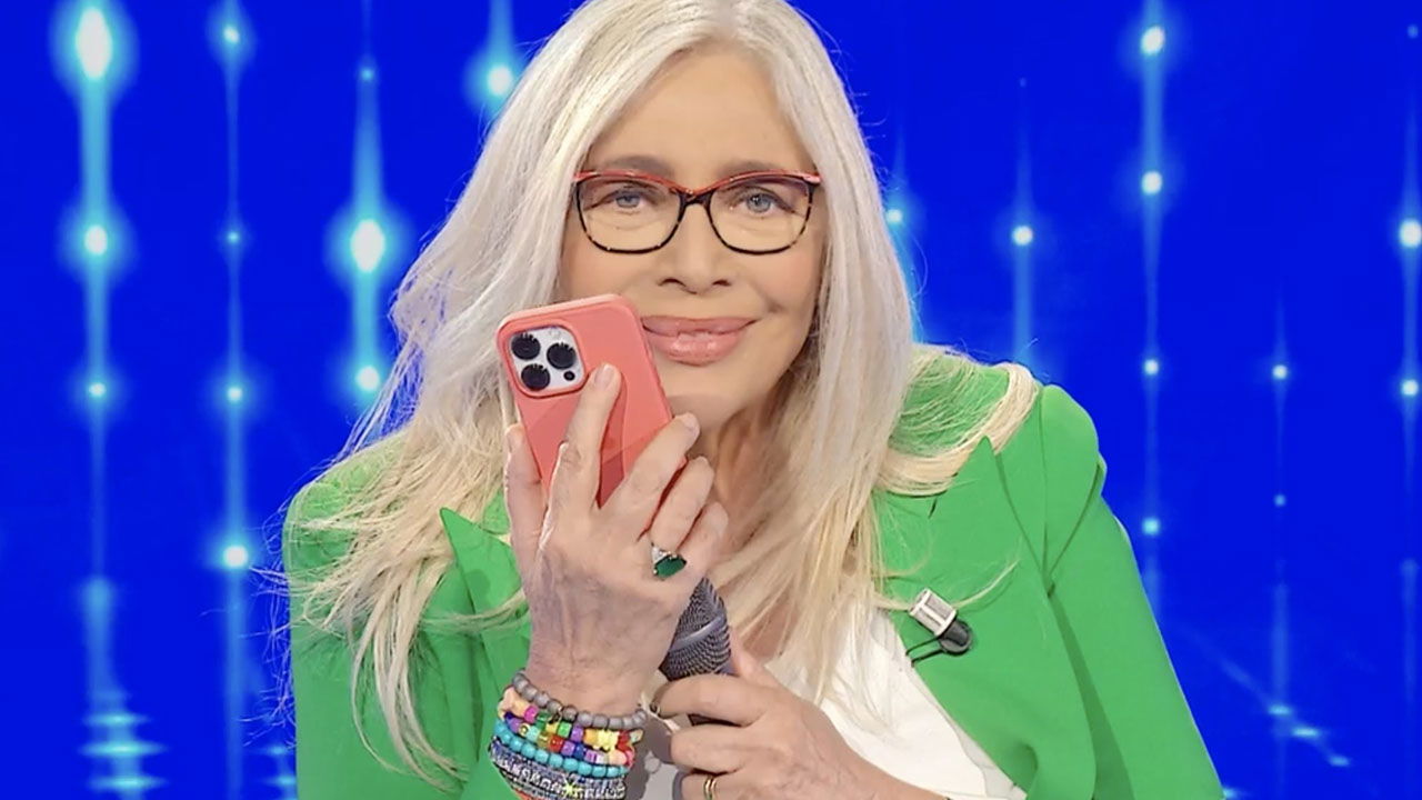 Maurizio Costanzo al telefono con Mara