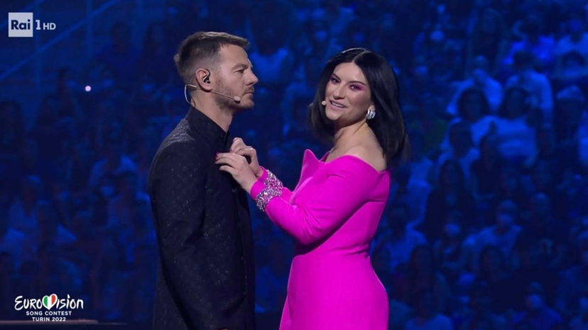 Laura Pausini: il “porca vacca” una gag studiata a tavolino, ma in prova le era riuscita meglio – i video a confronto preview