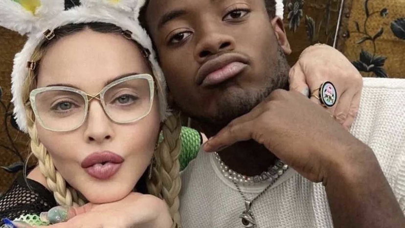 Il figlio di Madonna esce indossando un abito che la madre sfoggiò nel 1993 preview