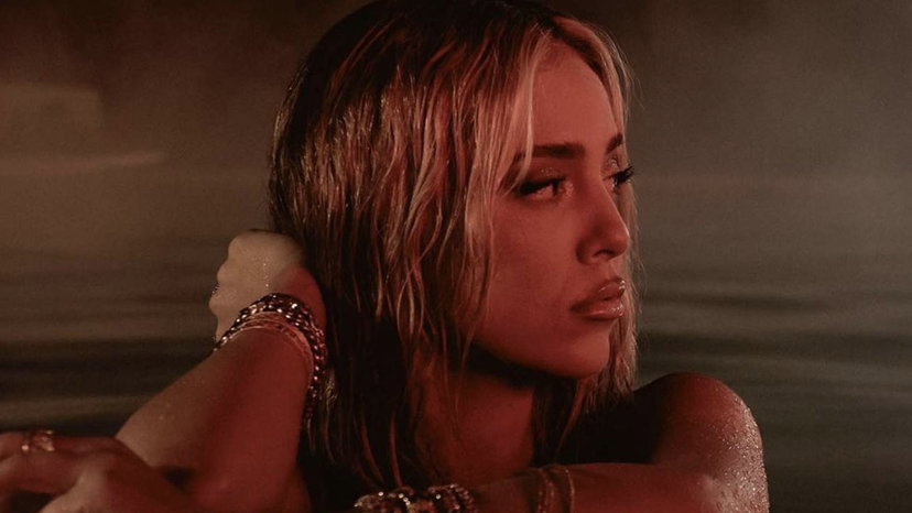 Ana Mena pubblica il suo tormentone estivo ‘Mezzanotte’ preview