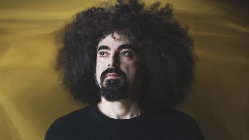 Caparezza si ferma e spiega il motivo: “Ho l’acufene” preview