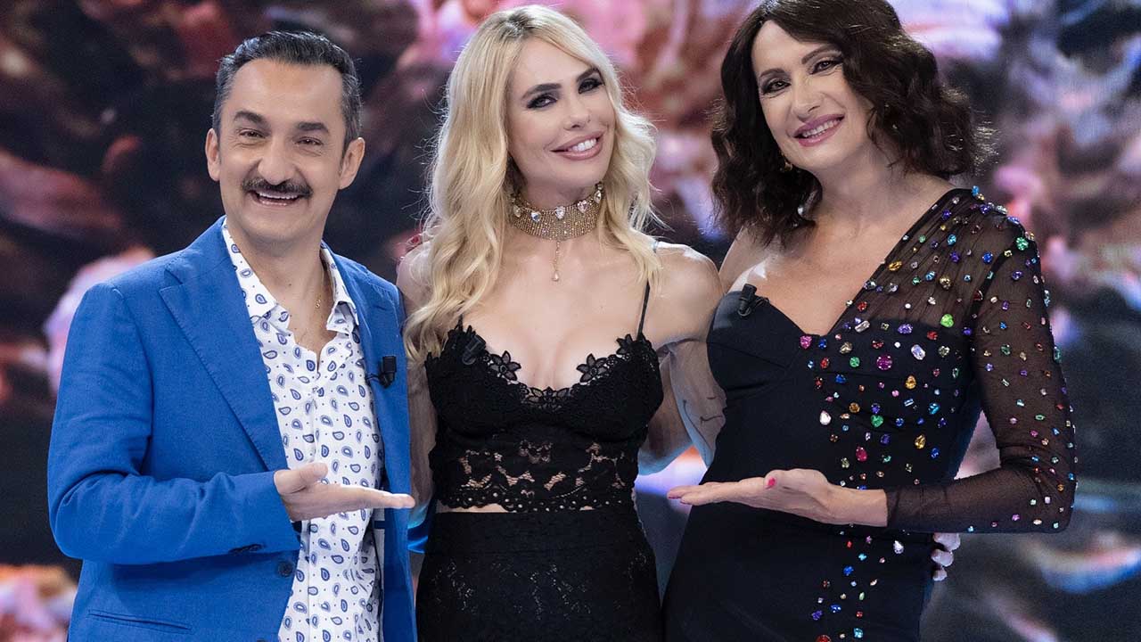 L'Isola dei Famosi Ilary Blasi Nicola Savino Vladimir Luxuria