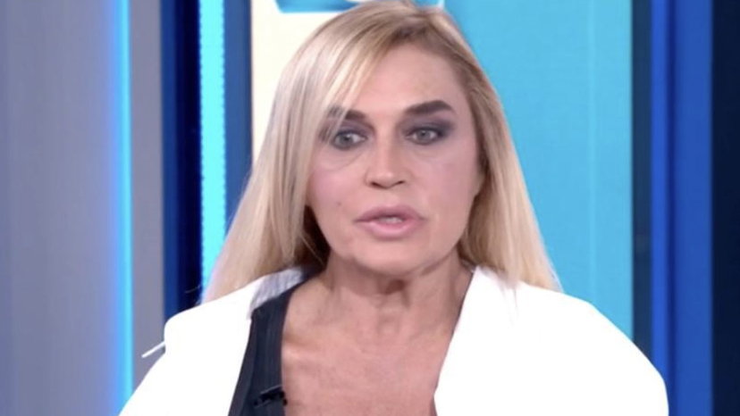 Lory Del Santo è un fiume in piena contro naufraghi e Vladimir Luxuria preview