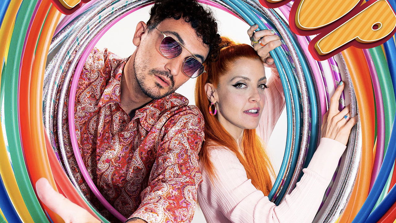 Noemi e Carl Brave cantano Hula Hoop