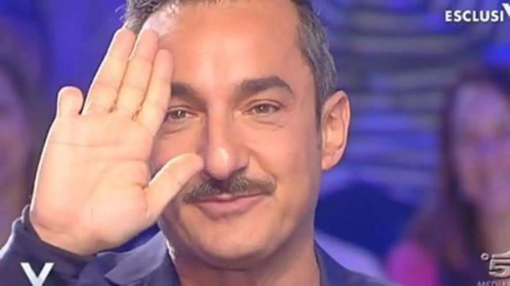 Nicola Savino senza un dito: ecco perché preview