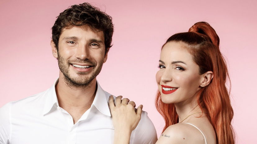 Andrea Delogu sul presunto flirt con De Martino: “Sfuggita di mano, abbiamo smesso di scherzare in pubblico” preview