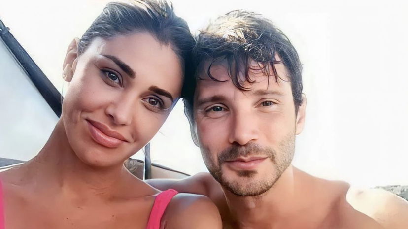 Donna famosa corteggia Stefano De Martino, Belen gelosa: “È mio marito” preview