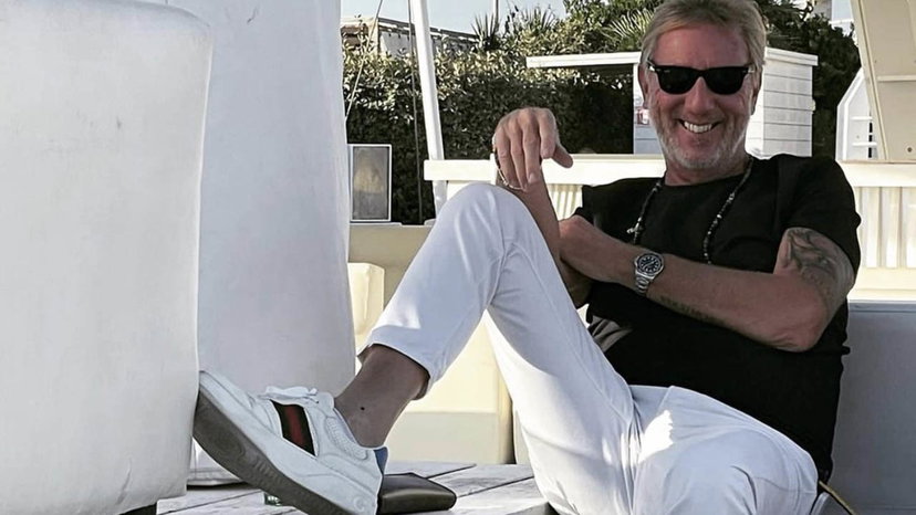 Franco Bortuzzo selfie davanti la stazione di Polizia: “Continuerò a segnalare, la famiglia non si tocca” preview