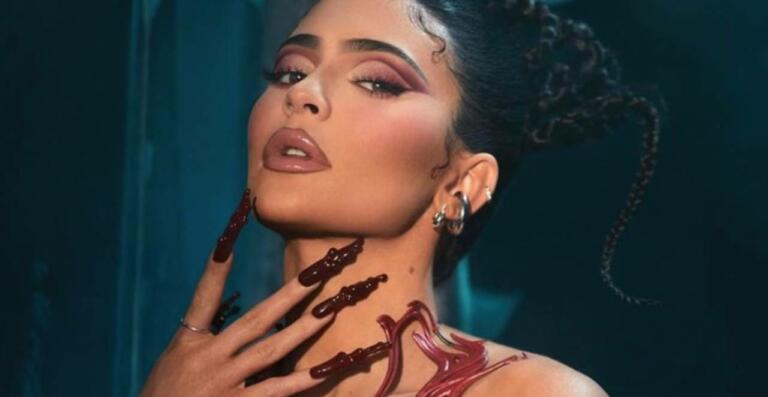 Kylie Jenner avrebbe dovuto chiamarsi in un altro modo, la sua rivelazione Kylie Jenner avrebbe dovuto chiamarsi in un altro modo, la sua rivelazione