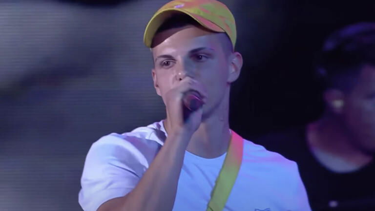 Rhove fischiato ed insultato durante il concerto ad Olbia Rhove fischiato ed insultato durante il concerto ad Olbia