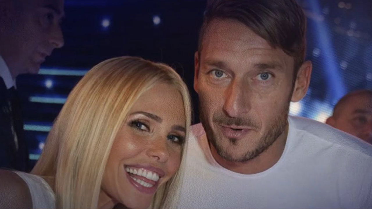 Totti a cena con Ilary e Noemi