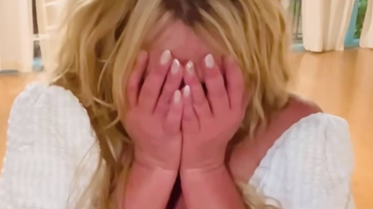 Britney Spears piange