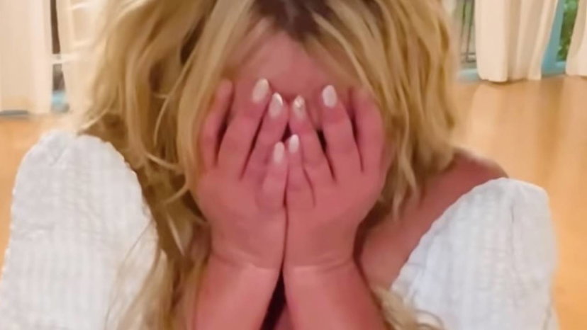 Britney Spears cambia nome su Instagram e scoppia a piangere preview