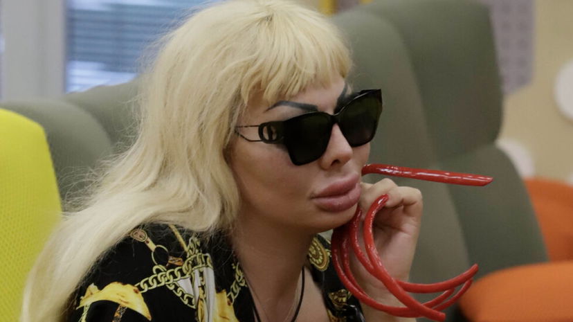 Elenoire Ferruzzi svela il suo vecchio nome femminile e come ha scelto l’attuale: “Storia stranissima” preview