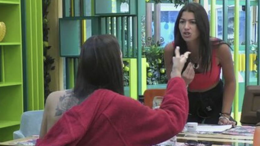 Ginevra Lamborghini furiosa con Giaele: “Infame ti lancio la tazza in faccia” preview