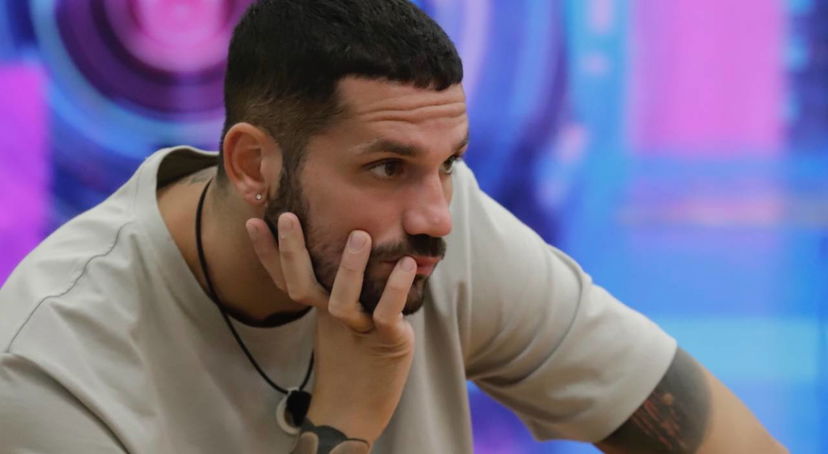 Luca Salatino rischia la squalifica al Grande Fratello, Charlie e George lo bloccano preview