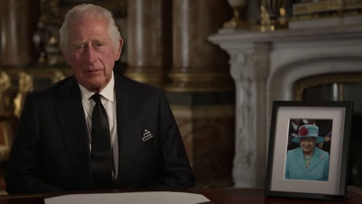 Re Carlo parla di Harry e Meghan e fa capire se abdicherà per William article-post