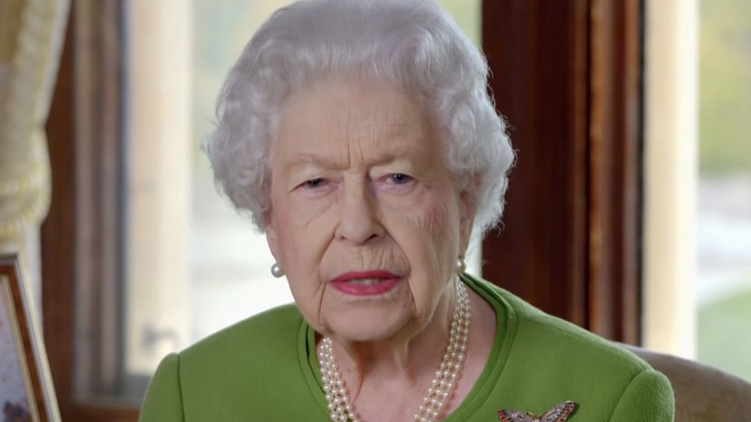 Regina Elisabetta, allarme per le sue condizioni di salute: medici preoccupati preview
