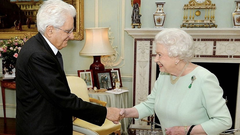 Sergio Mattarella: le parole per la morte della Regina Elisabetta preview