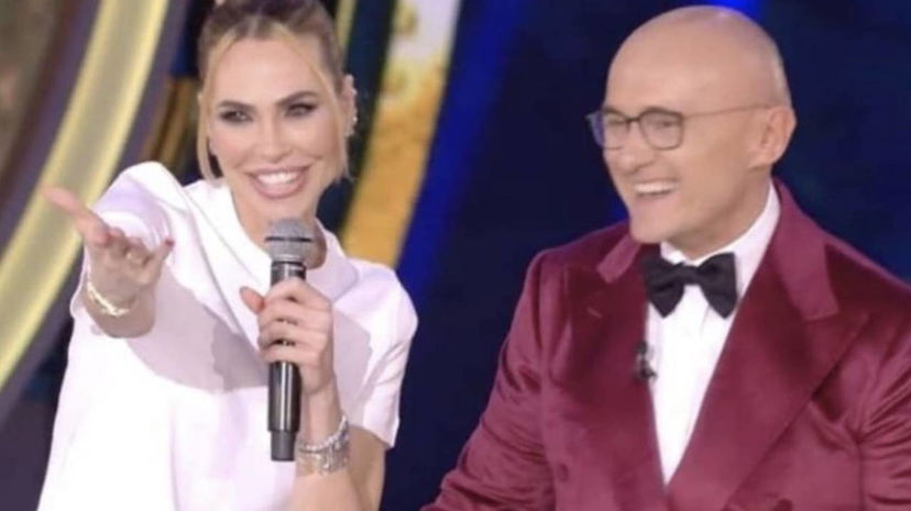 Signorini: “Totti ha dato dell’arraffona a Ilary che esce da un caveau con la refurtiva” preview