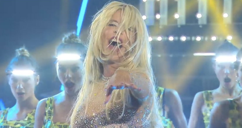Valeria Marini che imita Britney Spears ci porta nel metaverso preview
