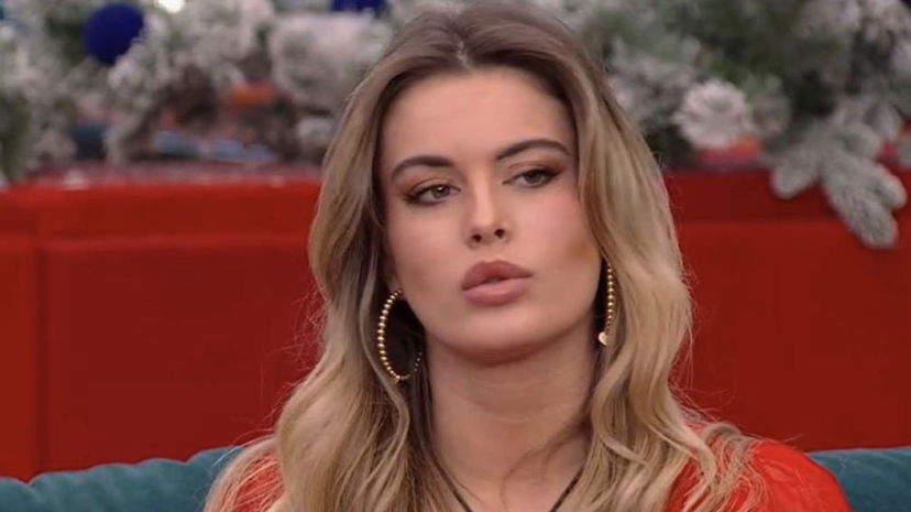 Vippona attacca i Basciagoni e poi fa i complimenti, Sophie la smaschera: “Non sei coerente” preview