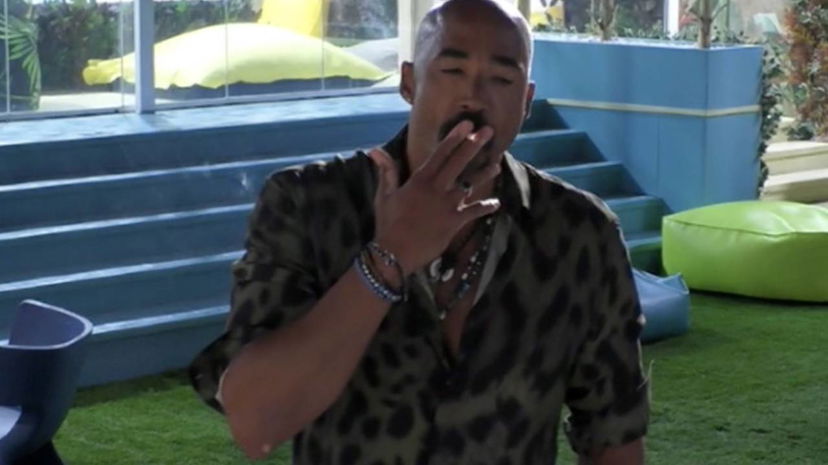 Amaurys Perez sbrocca nella notte contro Charlie Gnocchi: “Sei un falso di M, non ti avvicinare!” – e la regia censura preview