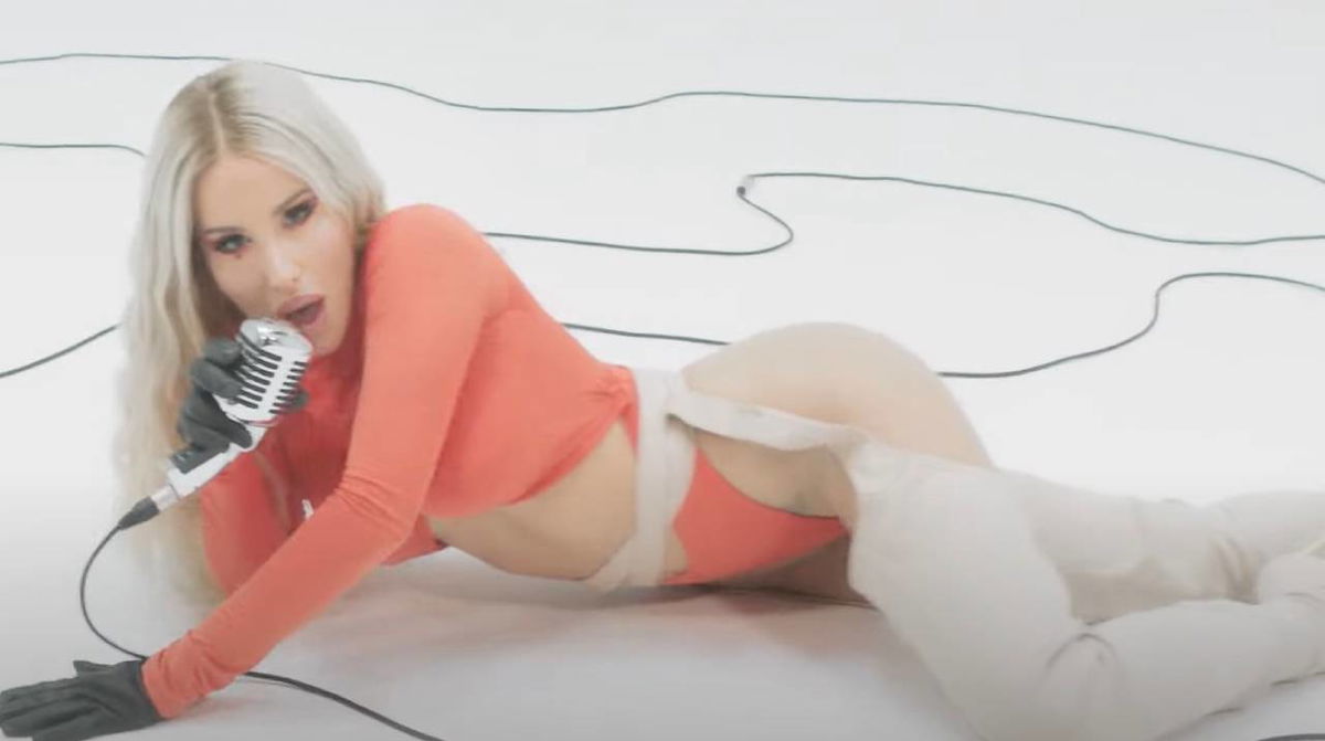 “..dimmi se questa notte ti scende in gola”, ecco Easy il nuovo video di Baby K article-post