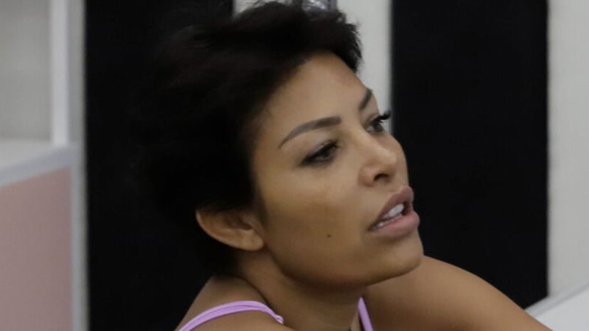 Carolina, le urlano offese fuori dalla casa del GF Vip : la sua risposta preview