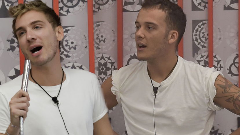 Edoardo Donnamaria “interessato a uomini e donne e attratto da Alberto De Pisis” i dubbi di Antonella preview