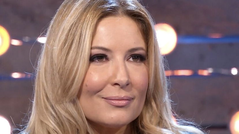 Lucarelli risponde a un nuovo attacco e punzecchia la Zanicchi: “Fa il tour in tv” preview