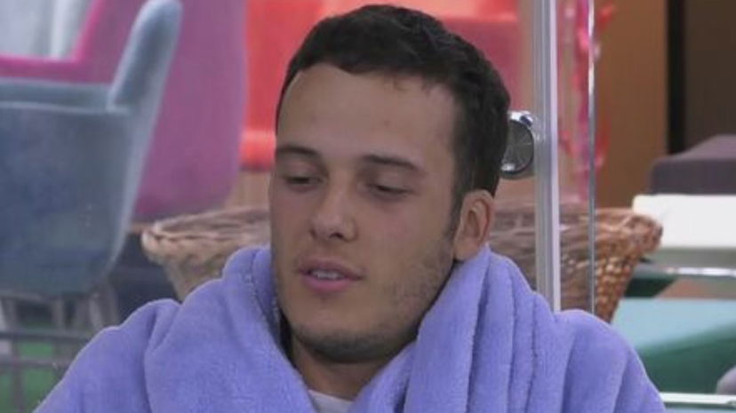 Scivolone di Edoardo al GF Vip: “Quello che pensano tutti i gay” preview