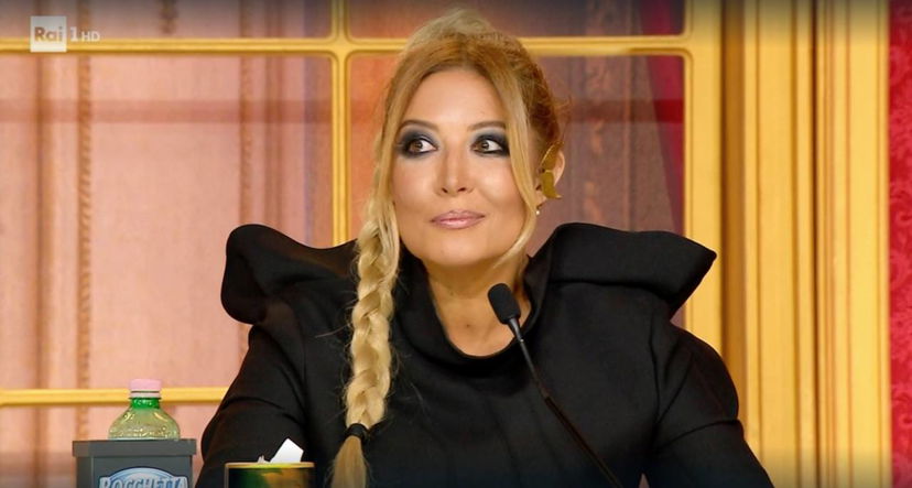 Selvaggia Lucarelli condivide un post: “Ballando spettacolo indecoroso, tutti contro Selvaggia” preview