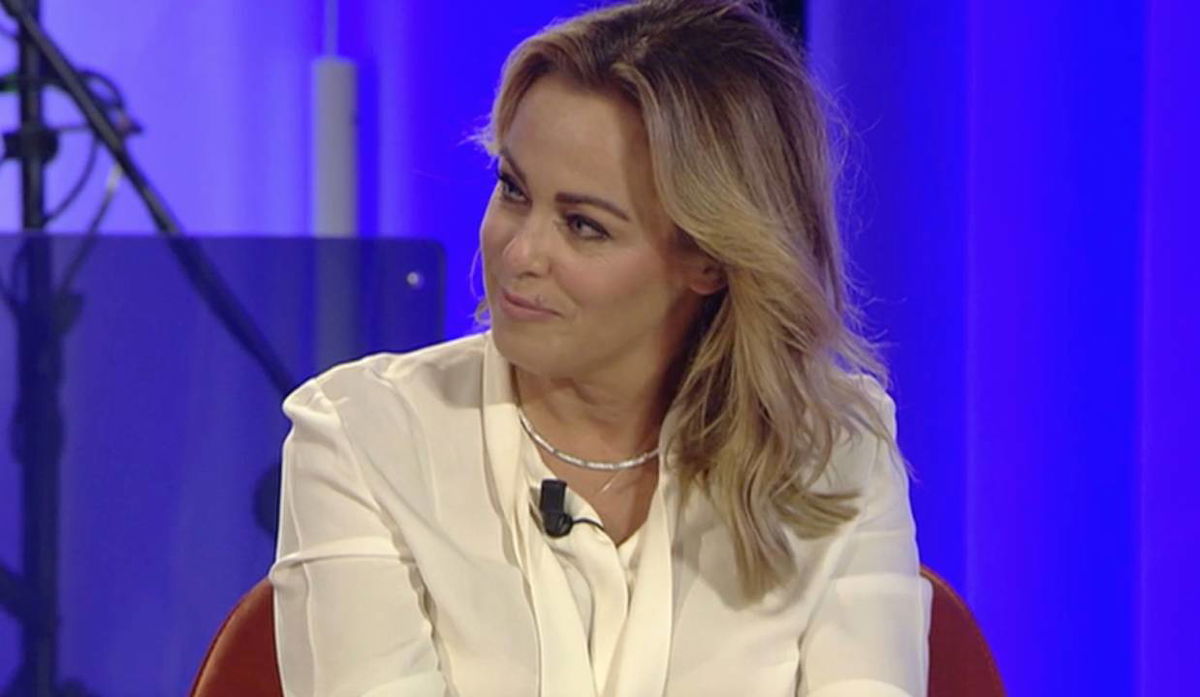 Sonia Bruganelli svela un retroscena su Orietta Berti: “Fuori le telecamere è diversissima” article-post
