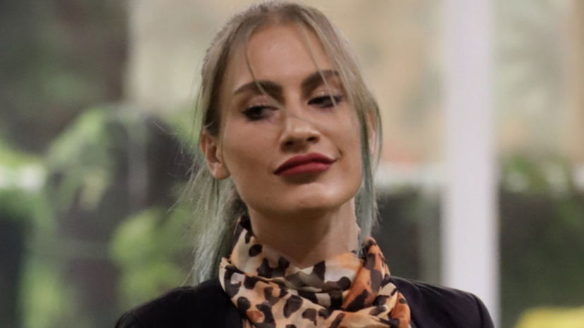 La sorella di Nikita sbotta su Facebook, la verità sulla madre e la gieffina: “Sono stanca” preview