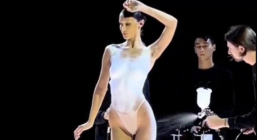 Il vestito spray di Bella Hadid è la cosa più bella che vedrai oggi preview