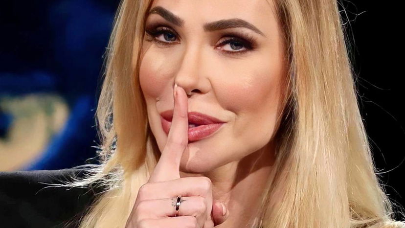 Ilary Blasi rompe il silenzio sull’investigatore privato preview