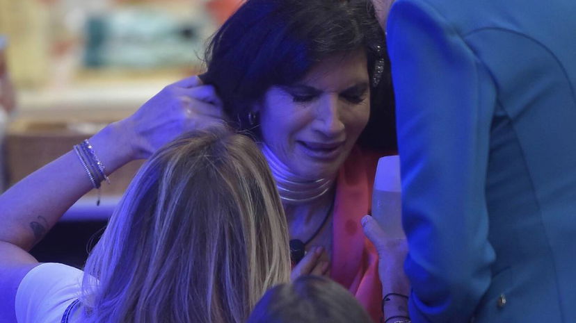 Pignoramento di Pamela Prati, la lettera arriva al GFVip: “Recupero di spese legali che ci deve la showgirl” preview