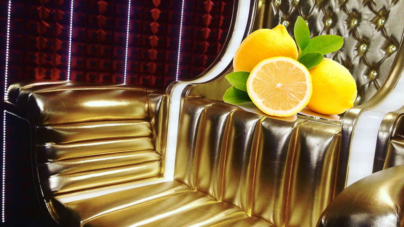 Confessionale choc al GF Vip: due gieffini si baciano di nascosto preview