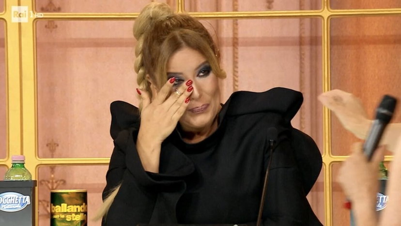 Selvaggia Lucarelli, anche Paola Barale e Luisella Costamagna contro di lei: è caos preview