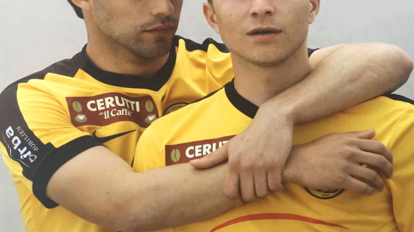 Due calciatori famosi della Premier fanno coming out con i compagni: “Stiamo insieme” preview