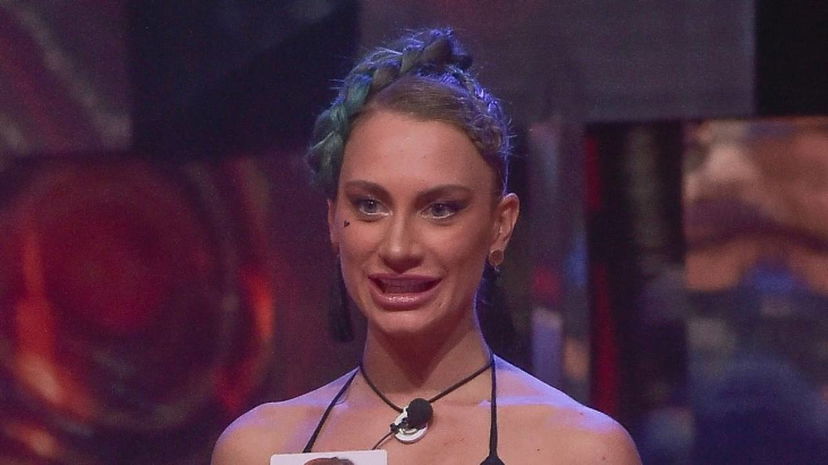 Nikita si dichiara a Onestini, ma lui le rifila un due di picche preview