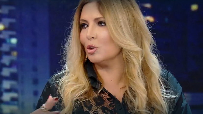 Selvaggia contro Carolyn: “Di tv ne so più di lei, mi soffre, vorrebbe la luce tutta per sé” preview