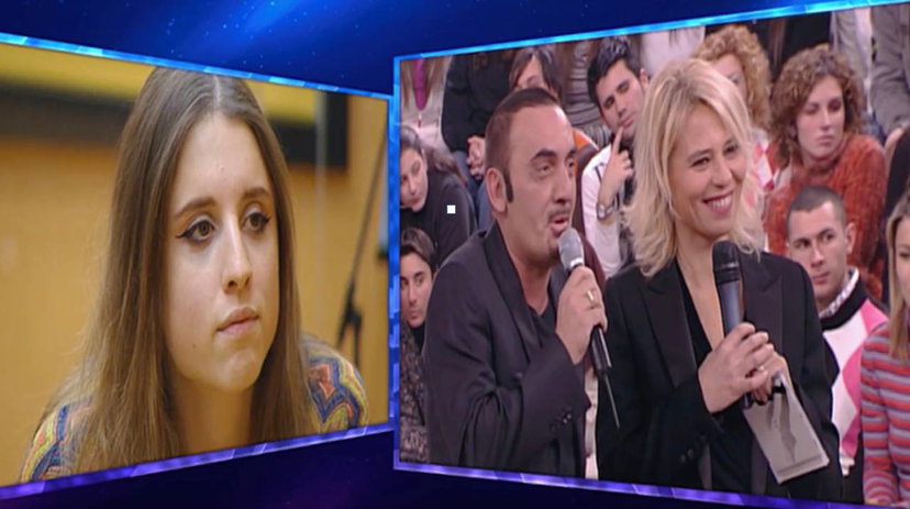 Angelina Mango rivede un video di suo padre ad Amici preview