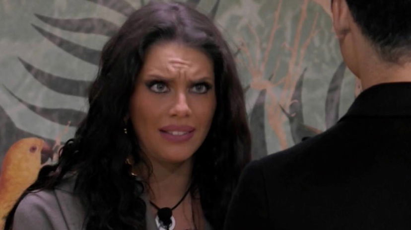 Fiordelisi sclera contro Donnamaria che reagisce: “Se questa sei tu, non mi piaci più” preview